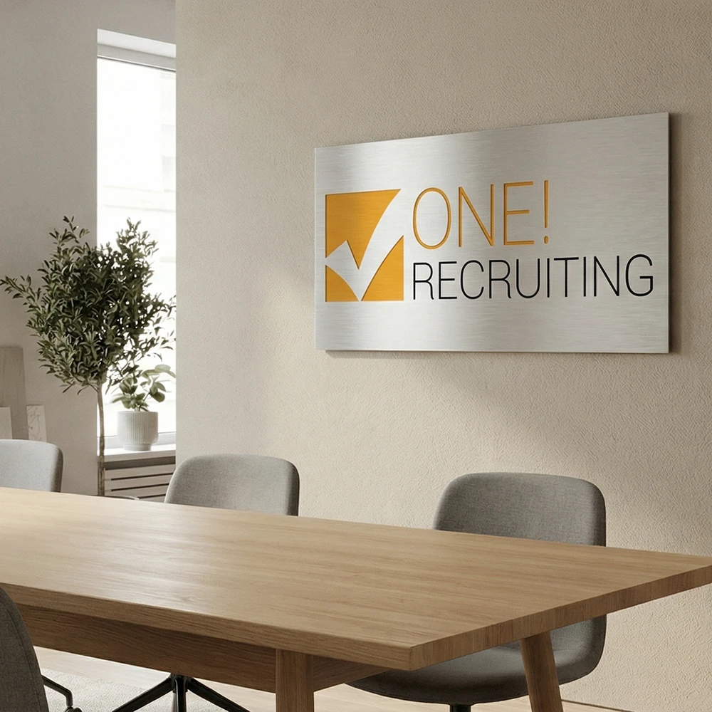 Recruiting-Plattform-Logo in modernem Büro für Treuhand, Buchhaltung und Rechnungswesen in der Schweiz.